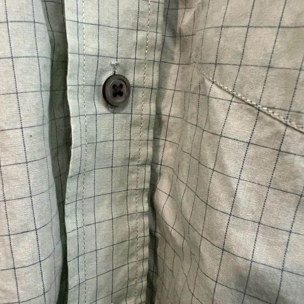 Banana Republic men’s relaxed fit size M light green check button down shirt